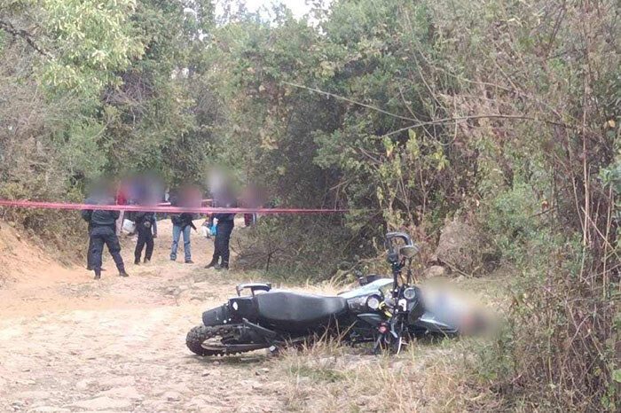 Motociclista armado fallece al dispararse su rifle, en Salvador Escalante