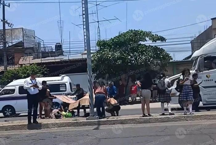 Motociclista atr0pella a jovencita en LC; mu3re en el hospital