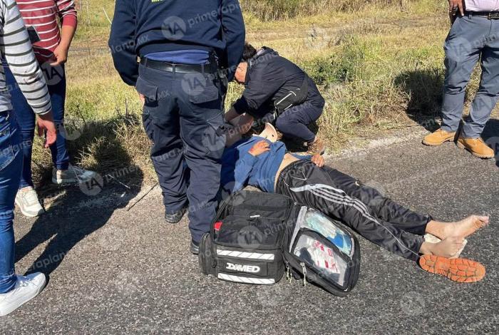 Motociclista derr4pa y se lesiona en carretera de Tzintzuntzan