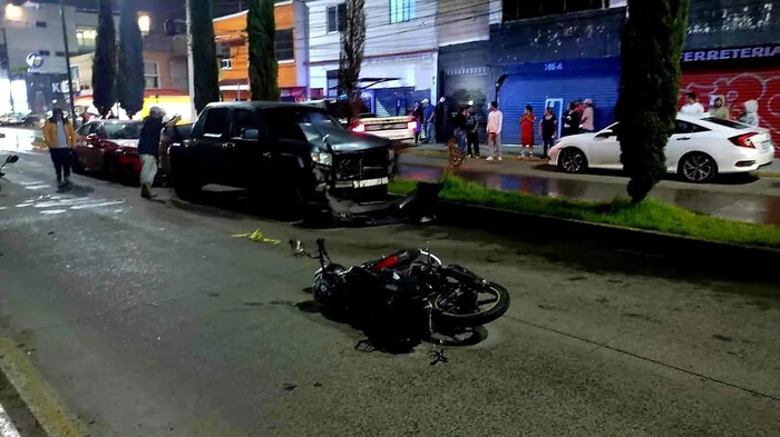 Motociclista es hospitalizado tras sufrir un accidente en la avenida periodismo de Morelia