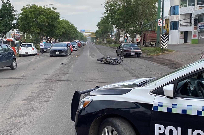 Motociclista es impactado por auto en avenida Madero, por la salida a Quiroga, en Morelia