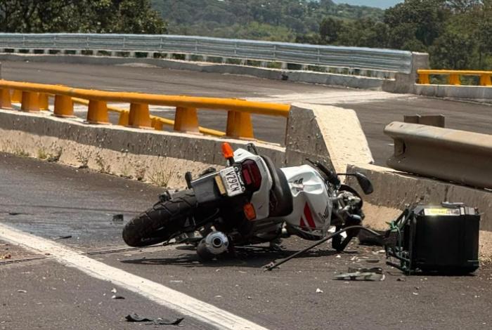 Motociclista fallece tras brutal choque sobre la autopista Siglo XXI
