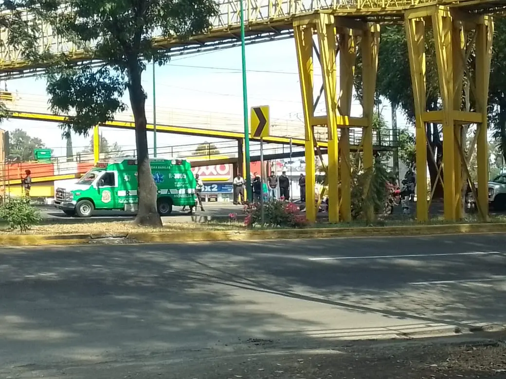 Motociclista grave tras choque en el Periférico