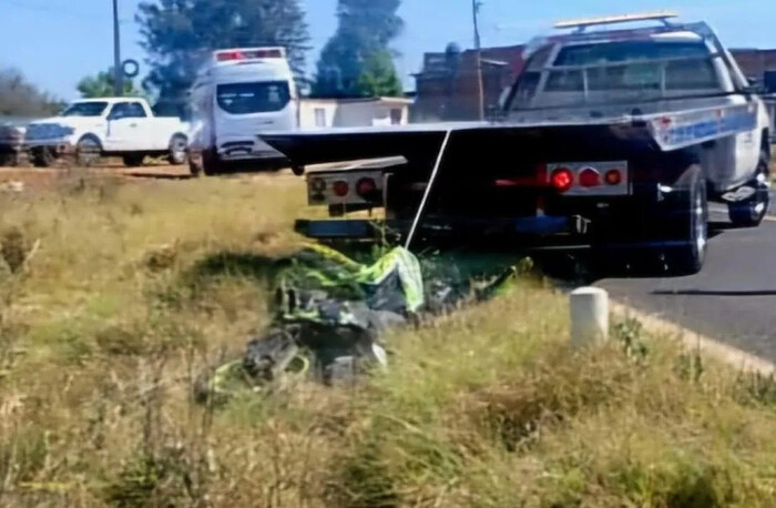 Motociclista muere al chocar contra árbol sobre la carretera Pátzcuaro-Quiroga