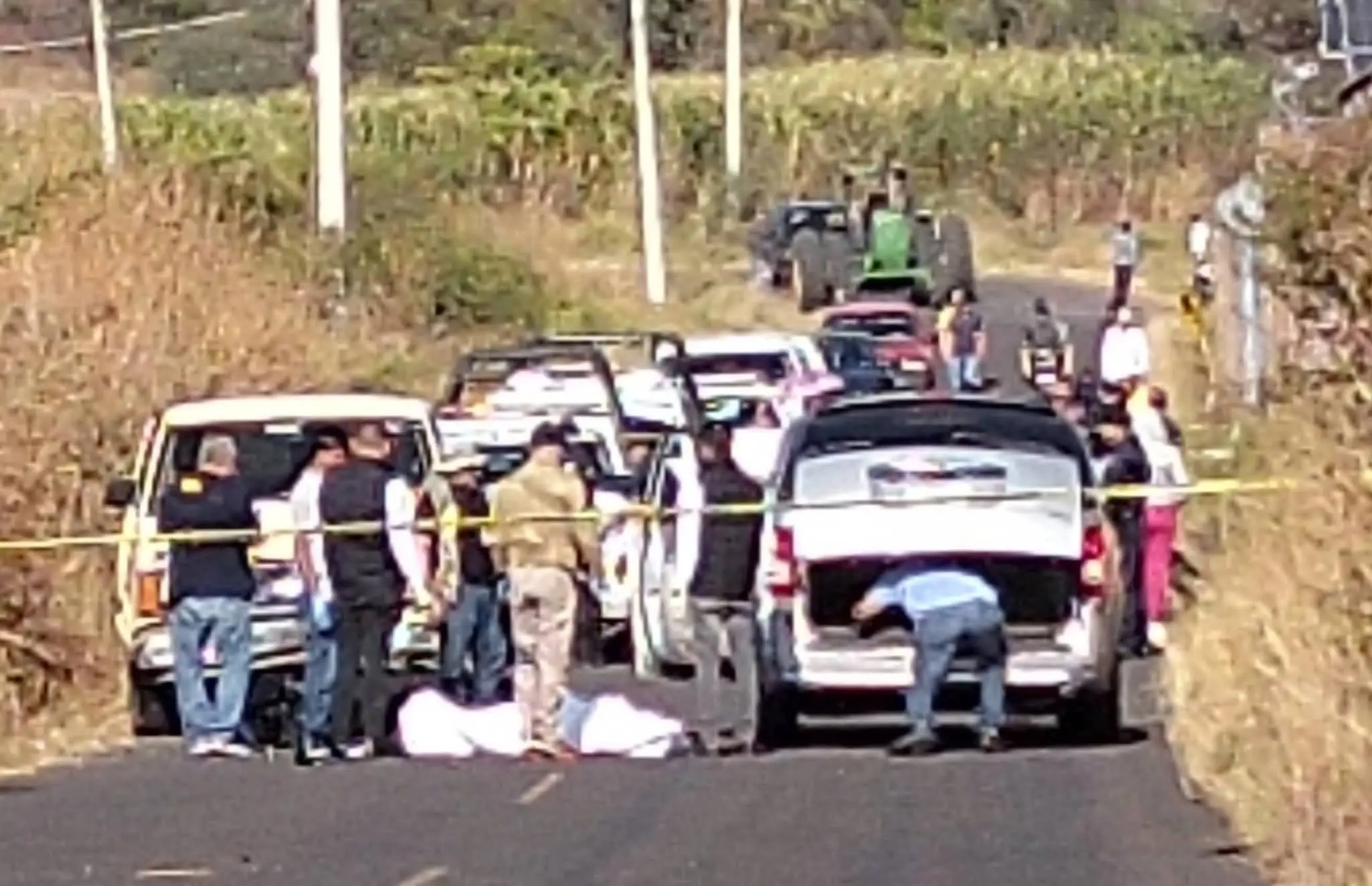 Motociclista muere en choque con dos camionetas en la carretera Janamuato–La Cofradía