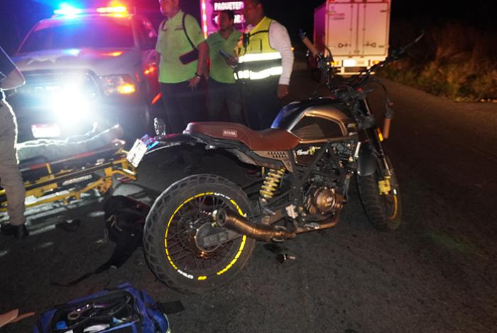 Motociclista muere tras chocar por alcance contra camión de carga, en Zamora