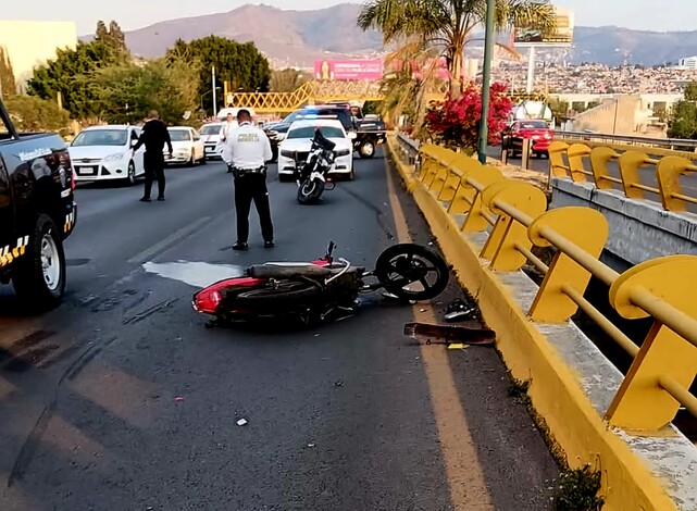 Motociclista pi3rde la vida tras derrapar en el Libramiento