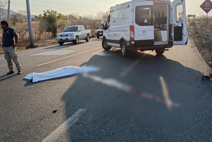 Motociclista pierde la vid4 en Huetamo, tras chocar contra vehículo