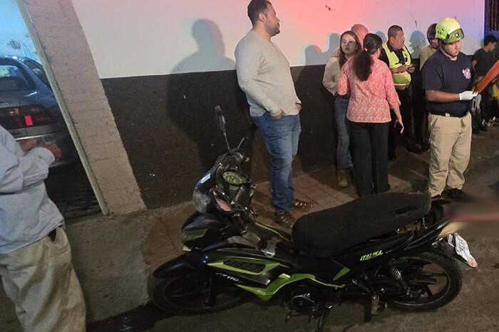 Motociclista queda lesionada tras chocar contra un automóvil, en Zamora