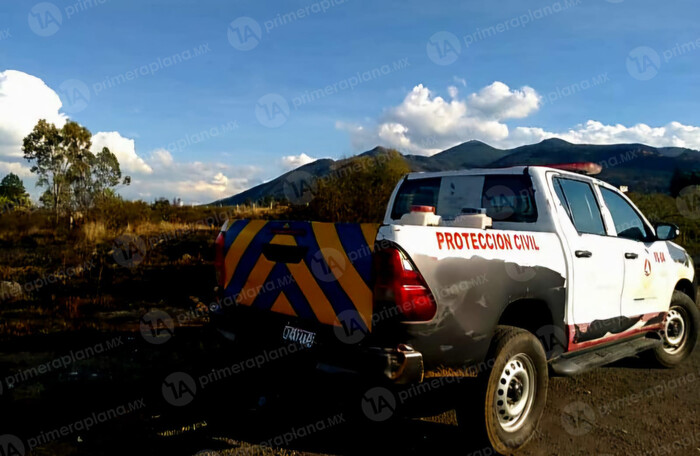 Mu3r3 adulto mayor en Maravatío, un incendio de pastizal alcanzó su casa