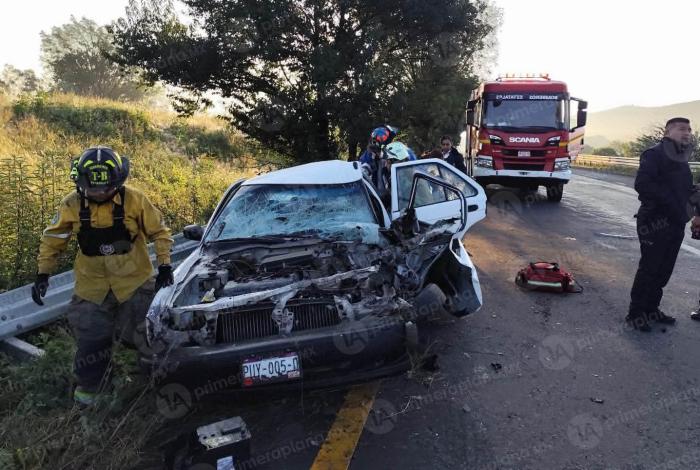 Mu3ren dos menores de edad durante choque en la Pátzcuaro-Morelia