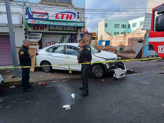 Muere abuela atropellada por hombre que invadió la banqueta