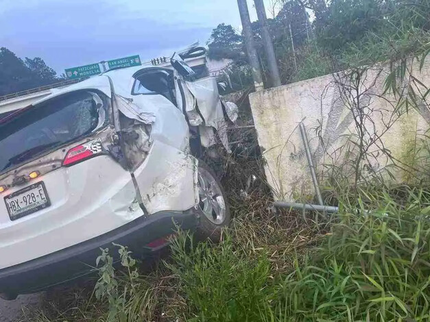 Muere al chocar su camioneta contra un puente