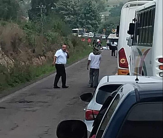 Muere motocicleta al ser impactado por una camioneta