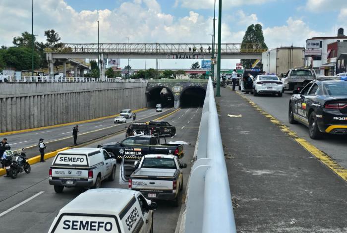 Muere motociclista tras chocar contra barandal y caer a carriles centrales del Libramiento Oriente de Morelia