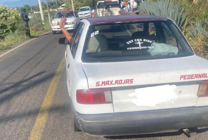 Muere mujer al derrapar la motocicleta en la que viajaba, en Tacámbaro