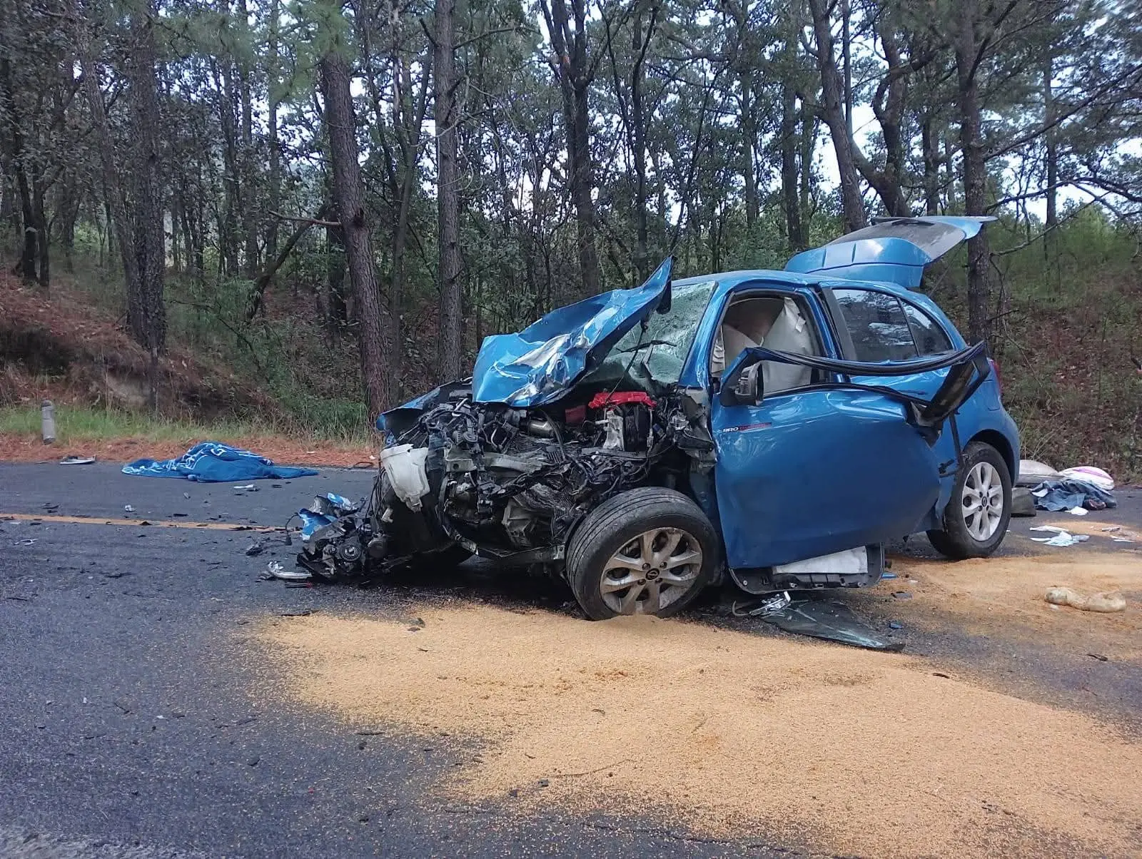 Muere mujer y resulta herido un hombre tras choque en la carretera Morelia–Maravatío, a la altura de Zinápecuaro
