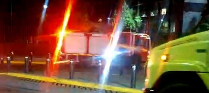 Mueren 2 niños tras incendio de un cuarto en una pensión de autos en Morelia