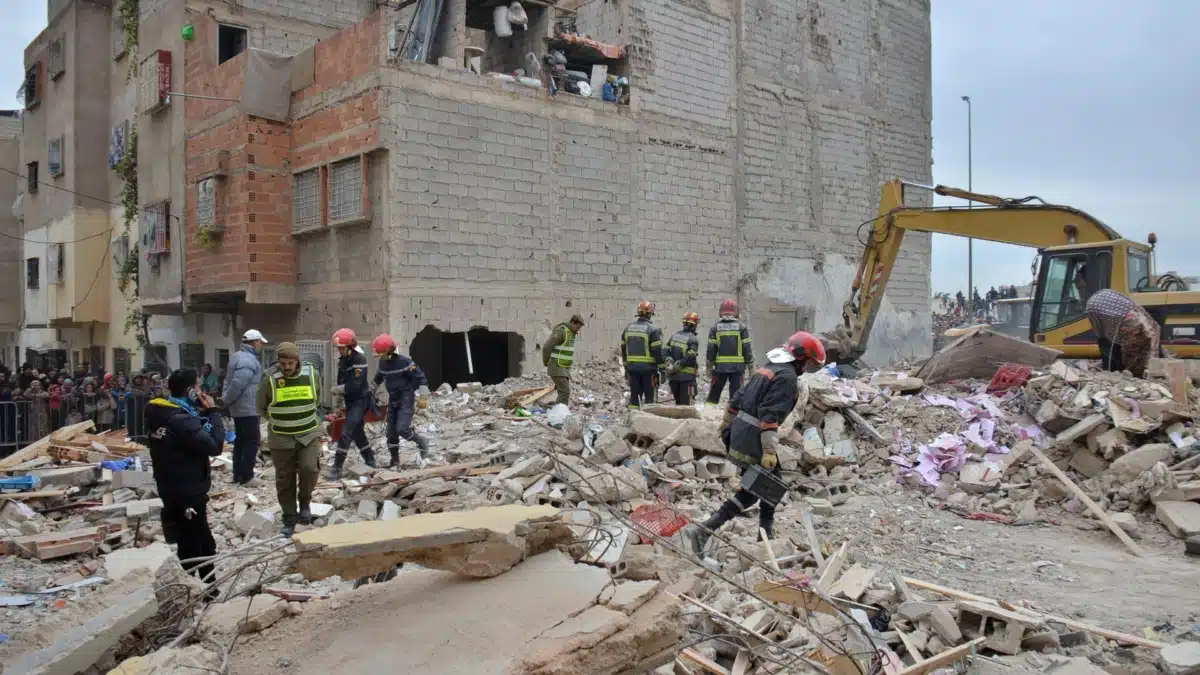 Mueren 22 personas, tras derrumbe de dos edificios en Marruecos