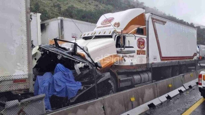 Mueren cuatro mujeres en choque contra tráiler en Coahuila