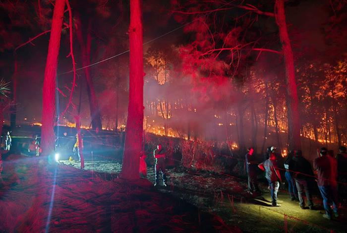 Mueren dos brigadistas al combatir incendio forestal en Tacámbaro