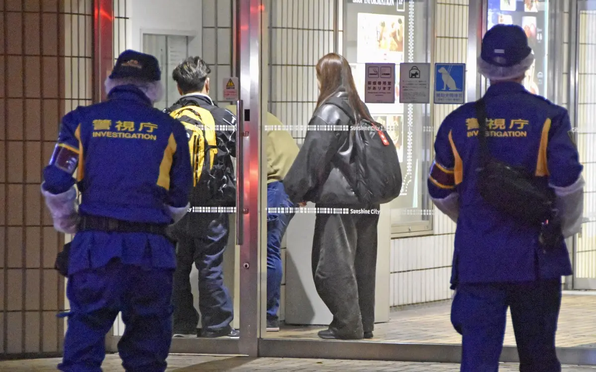 Mujer es apuñalada en una tienda de Pokémon | VIDEO