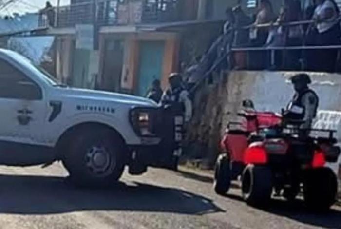 Mujer es asesinada a balazos en lonchería de Ziracuaretiro
