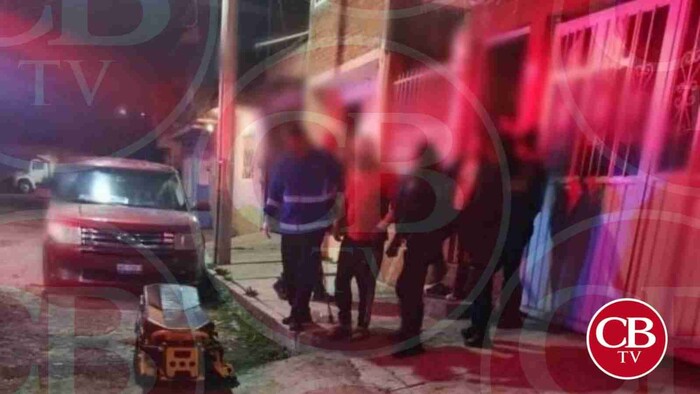 Mujer le encaja un cuchillo en la cabeza a su marido en Morelia