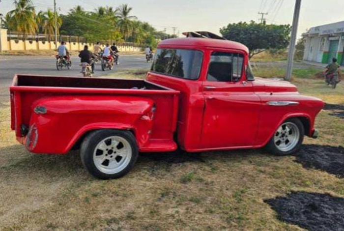 Mujer muere al ser atropellada y arrastrada por una camioneta, en La Ruana