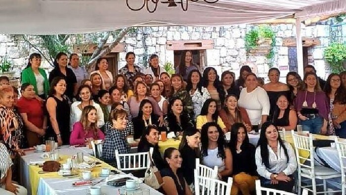 Mujeres del PRD arropan a Araceli Saucedo