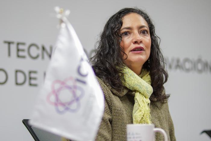 Mujeres en la ciencia enfrentan persistencia del techo de cristal 