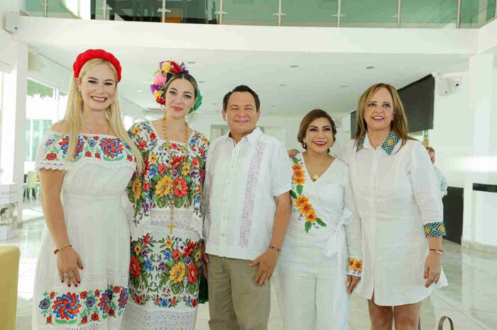 MUJERES EN YUCATÁN SE SUMAN AL MOVIMIENTO “POR ELLA, POR TODAS” EN APOYO A CLAUDIA SHEINBAUM Y A HUACHO DÍAZ MENA