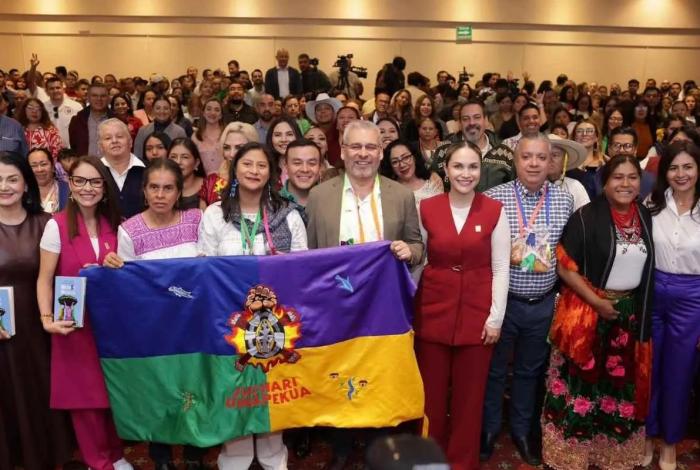 Mujeres Michoacán, el libro que plasma la fuerza femenina por la igualdad: Bedolla