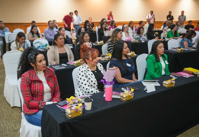 Mujeres perredistas se capacitan