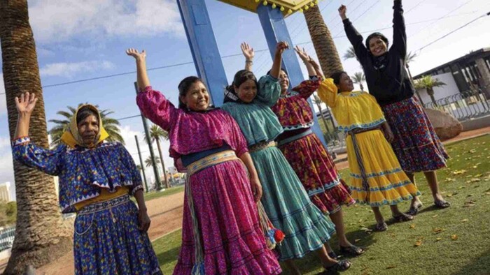 Mujeres rarámuris corren desde Los Ángeles hasta Las Vegas