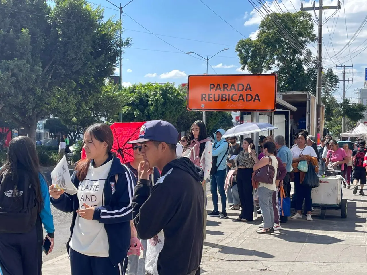 Multarán hasta con $4,500 a choferes por paradas indebidas en monumento