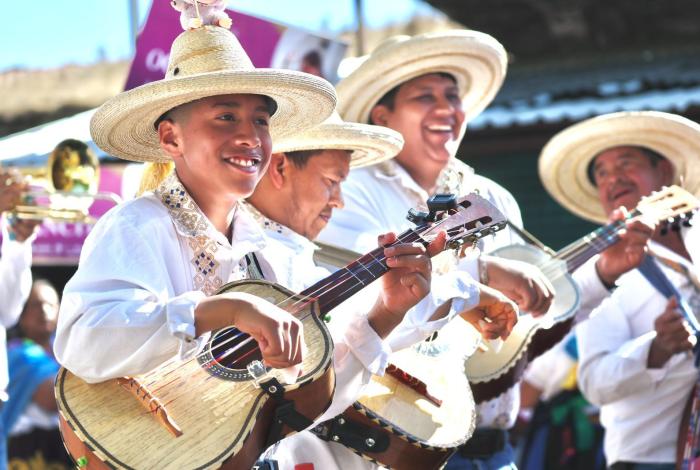 Música, color y tradición: Así se vivió el espectacular desfile del Tianguis Domingo de Ramos
