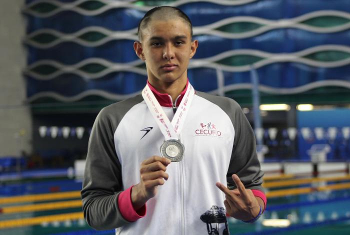 Nadador de 14 años gana plata en Olimpiada Nacional