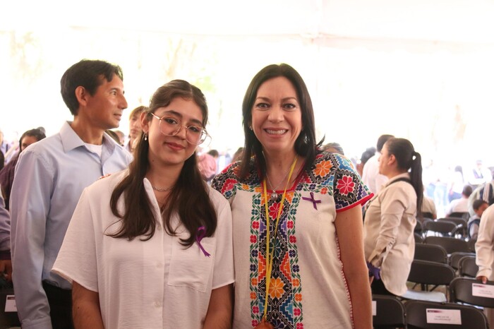 Natalia Díaz, estudiante reconocida con Presea Eréndira