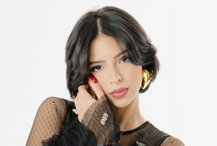 Ángela Aguilar aclara su emotivo gesto de arrodillarse en la gira