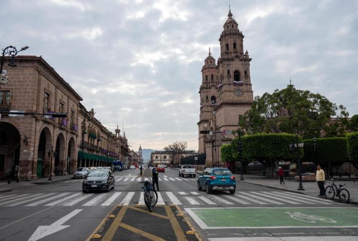 ¡Ni sus luces! Fuera de servicio semáforo en plena Madero-Zaragoza