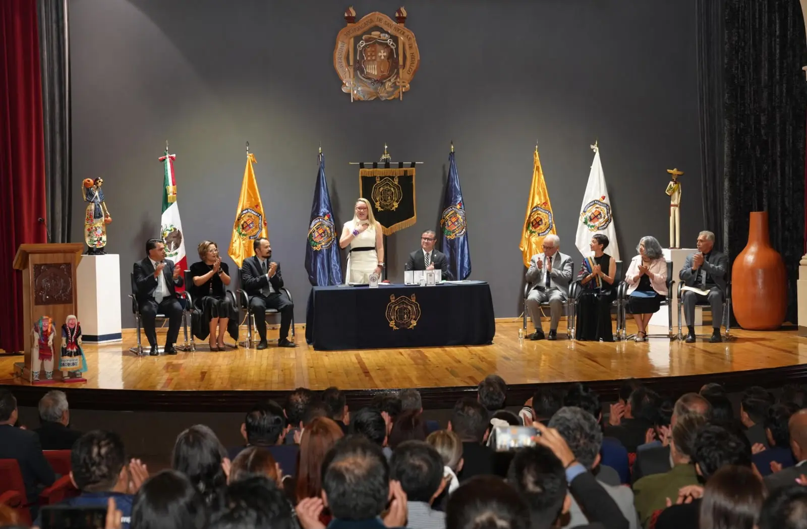 NICOLAITAS EJEMPLARES RECIBEN LA PRESEA “VASCO DE QUIROGA” 2026, DE MANOS DE LA RECTORA YARABÍ ÁVILA