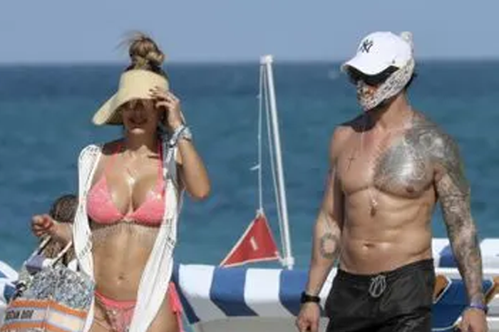 ¡Ninel Conde mostrando mucha piel en la playa mientras su marido esconde la cara