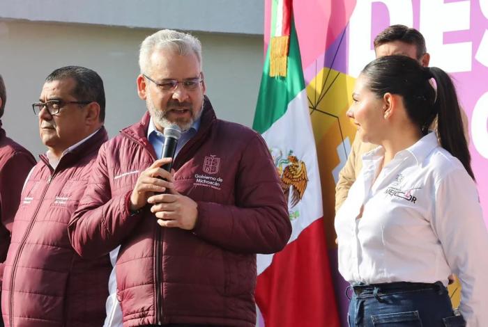 No habrá plazas automáticas en Michoacán: Bedolla a normalistas