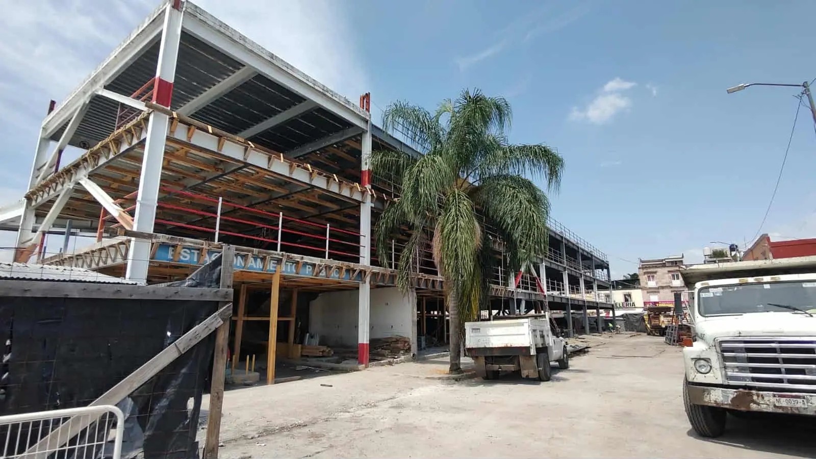 No hay una fecha fija para la conclusión del estacionamiento del Mercado Independencia