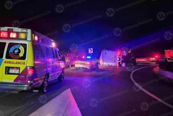 Noche accidentada en la autopista de Occidente