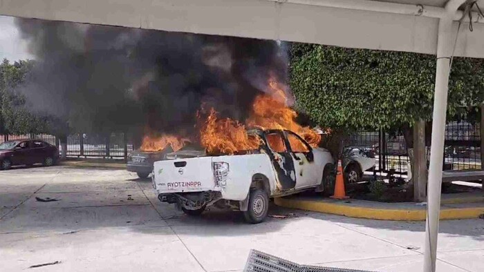 Normalistas de Ayotzinapa vandalizan Congreso de Guerrero 