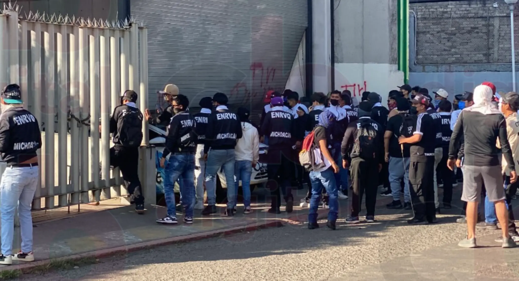 Normalistas realizan destrozos durante su marcha en Morelia