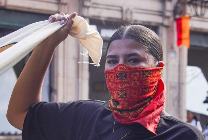 Normalistas se manifiestan en Morelia por asignación de plazas docentes 