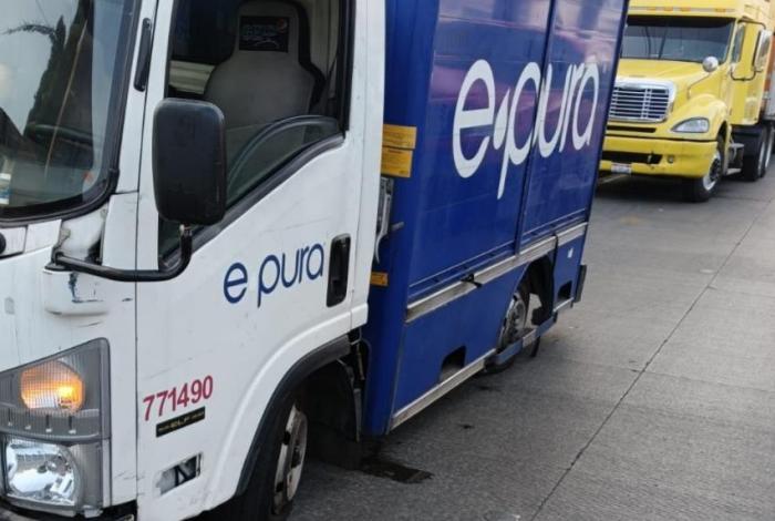 Normalistas vandalizan vehículos en Morelia